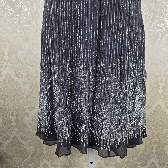 Elegant Black and Silver Backless Dress - Picture 3 of 14